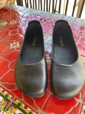 Angles Black Women's Round-Toe Flats